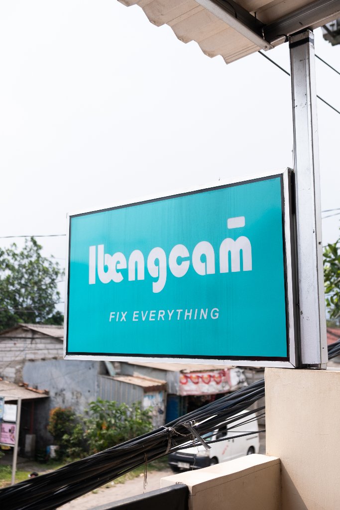 Papan nama bengkel kamera Ibengcam - service kamera drone lensa Tangerang